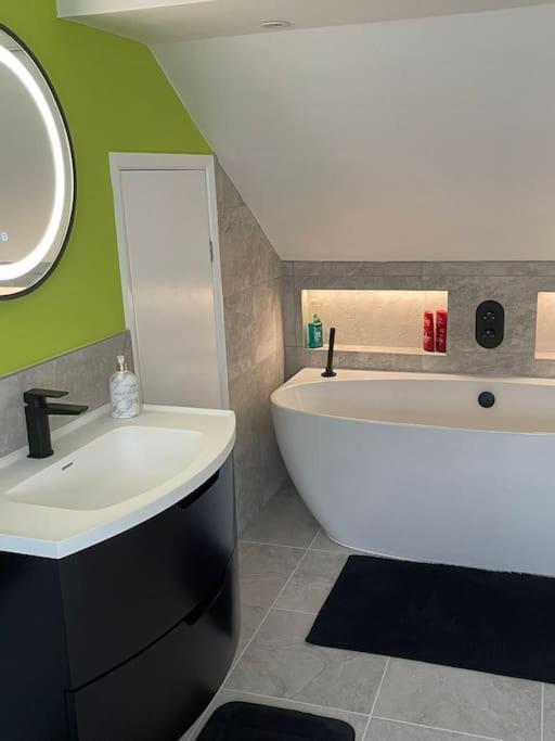 Seascape - Stylish Modern Apartment Barton on Sea Extérieur photo